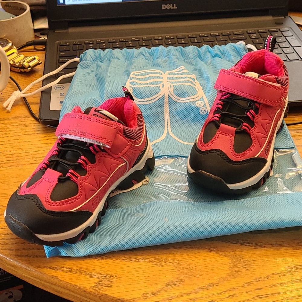Kids shoes Sneakers 👟